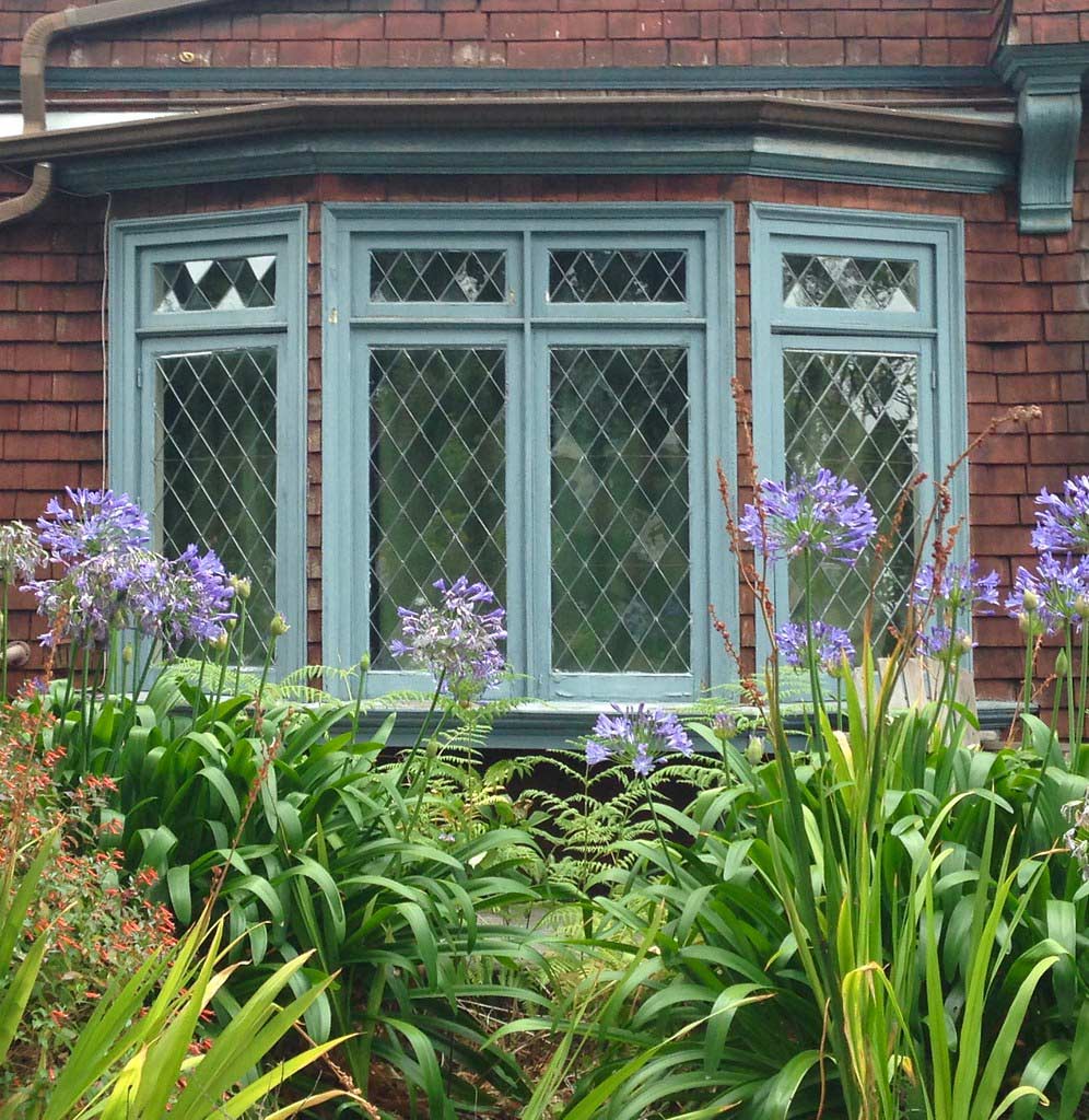 Bay window with stained glass